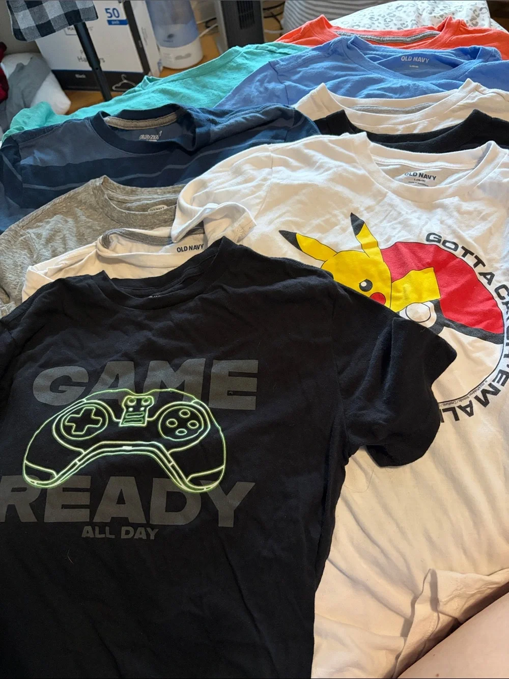 11 Mixed Boys Graphic Tee Bundle - Old Navy - Large